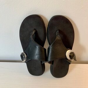 A2 Aerosoles Wipline Flip Flop Sandals Black Leather Thong 7 Coach Cushion Buckl